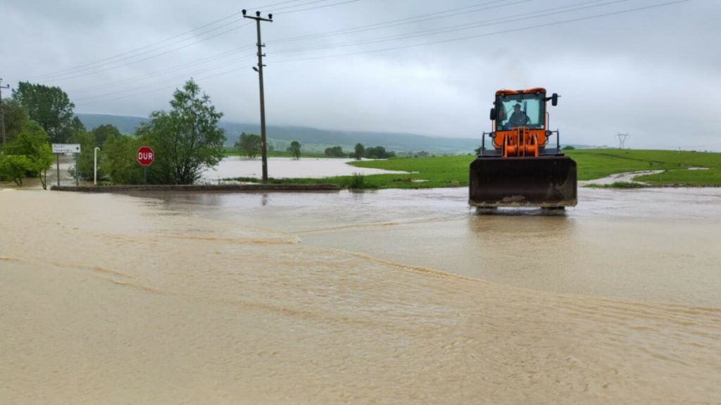 Samsun ve Ordu’da sel felaketi! Okullar bir gün daha tatil edildi