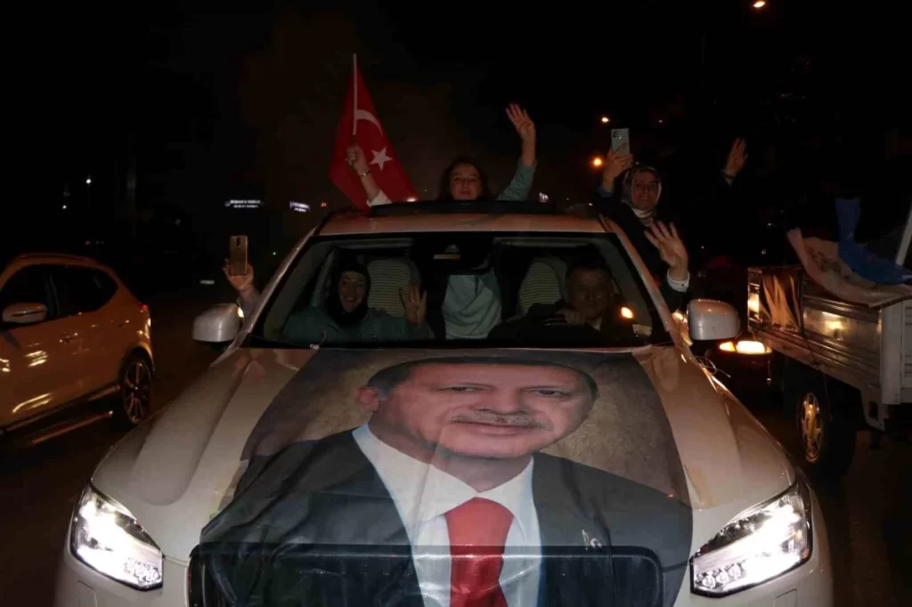 Samsun’da Cumhurbaşkanı Erdoğan’ın seçim zaferi kutlandı