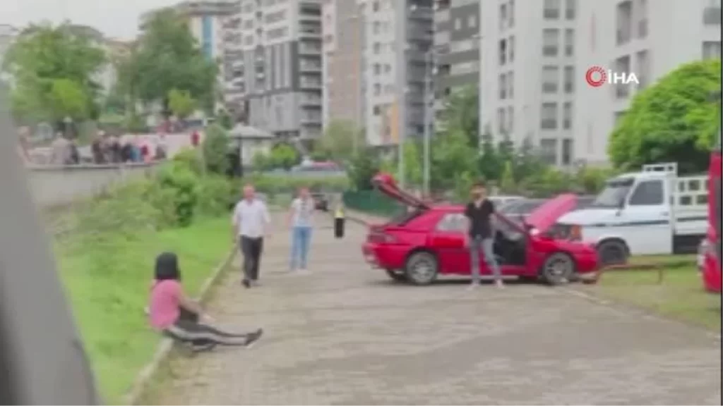Samsun’da elinde bıçak olan şahıs kadına ve kendine zarar verdi
