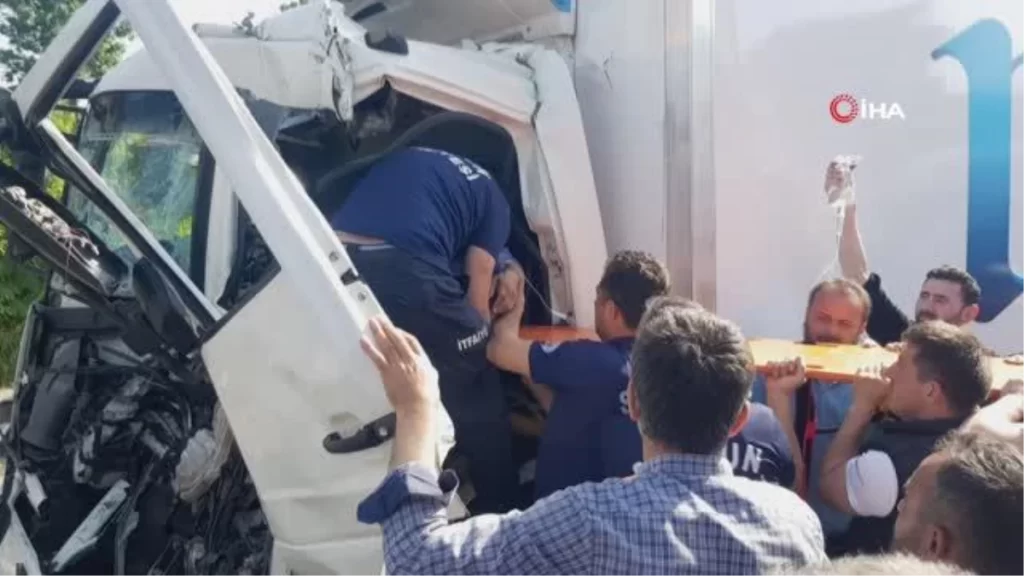 Samsun’da kamyon tıra çarptı: 1 yaralı