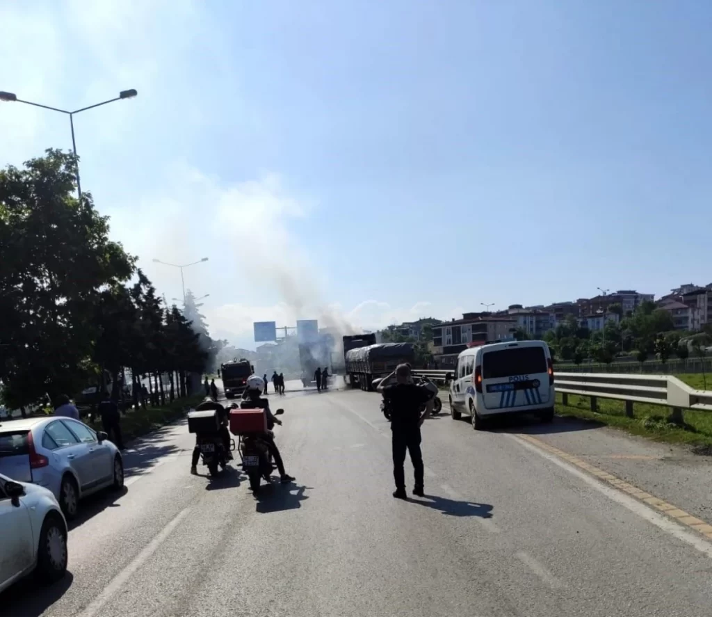 Samsun’da Kömür Yüklü Tırda Yangın Çıktı