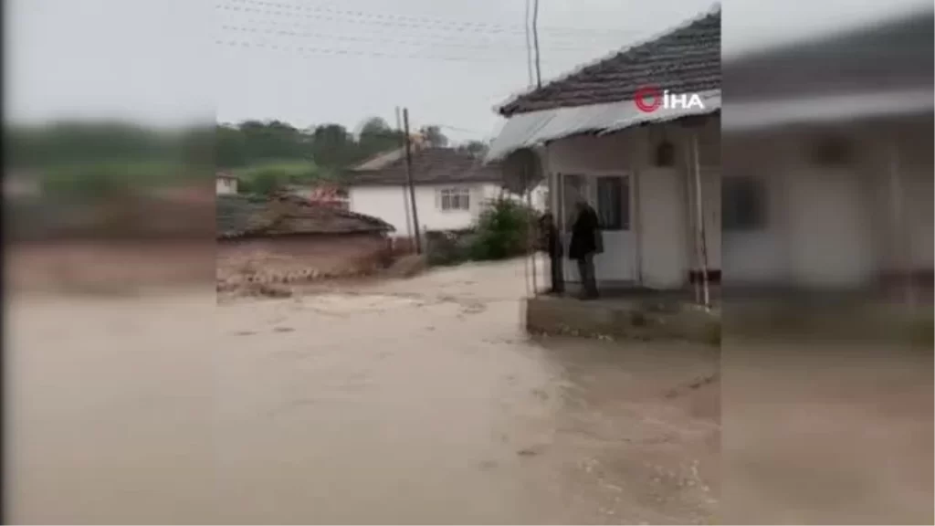 Samsun’da sağanak yağış taşkın ve su baskınlarına neden oldu
