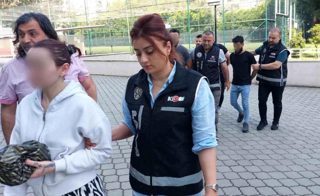 Samsun’da Sahte Dolarla Telefon Satın Alan 4 Kişi Gözaltına Alındı