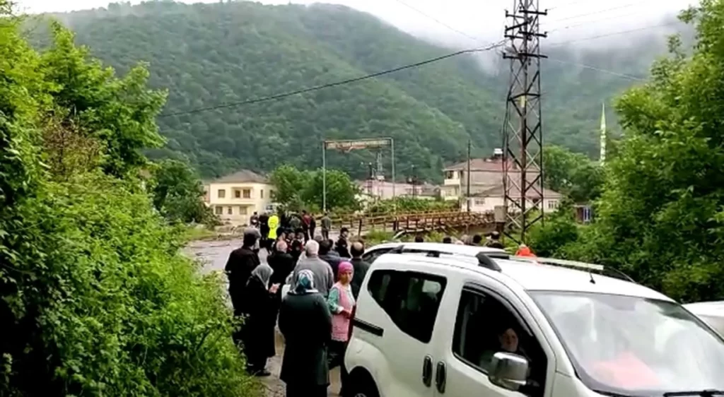 Samsun’un Bafra ilçesinde sel: 13 ev su altında