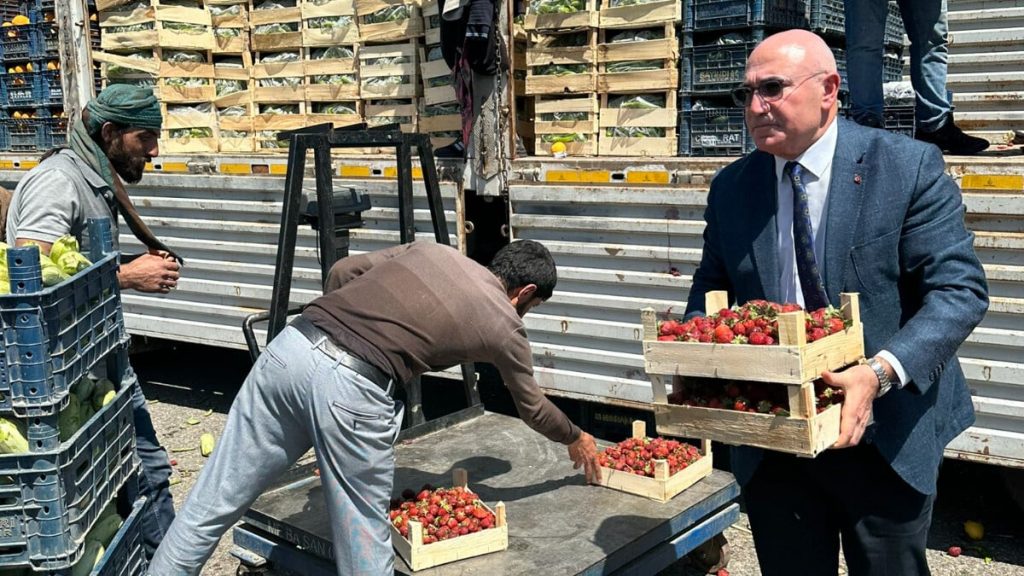 Tatil fotoğrafıyla tepki çeken CHP’li Mahmut Tanal’dan bir paylaşım daha