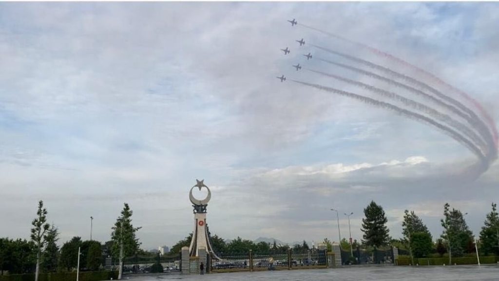 Türk Yıldızları’ndan Cumhurbaşkanı Erdoğan için gösteri