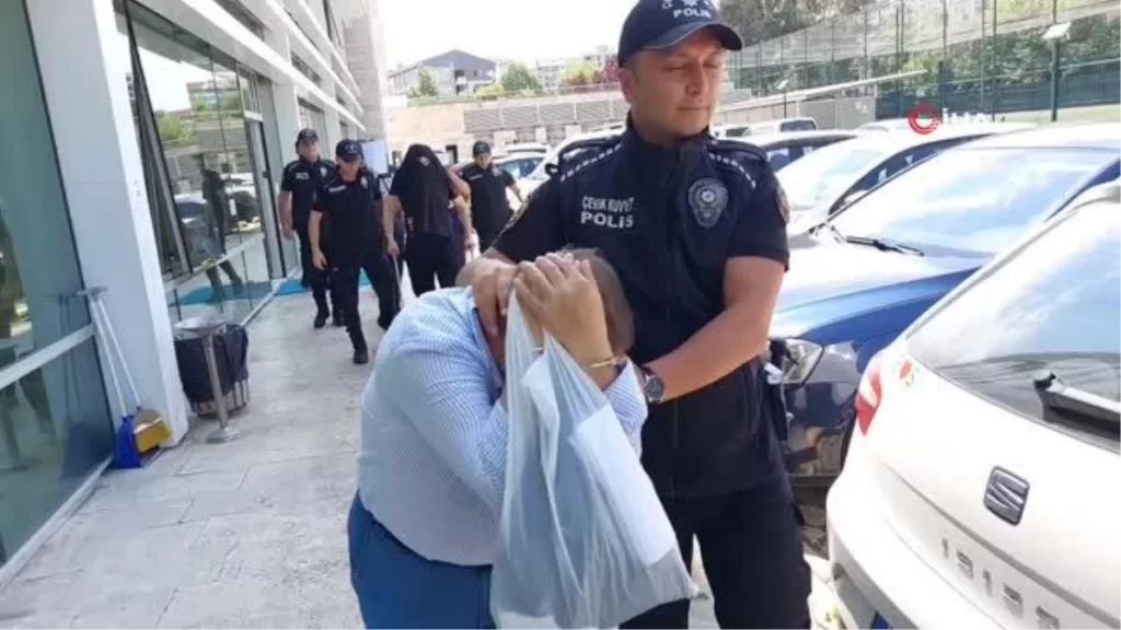 Uyuşturucu ticaretinden tutuklandı, ‘Umreye giderken yakalandım’ dedi