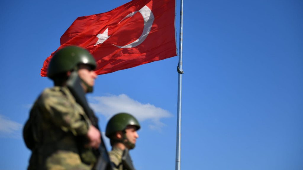 Yunanistan ve Suriye sınırında 14’ü terör örgütü mensubu 32 kişi yakalandı