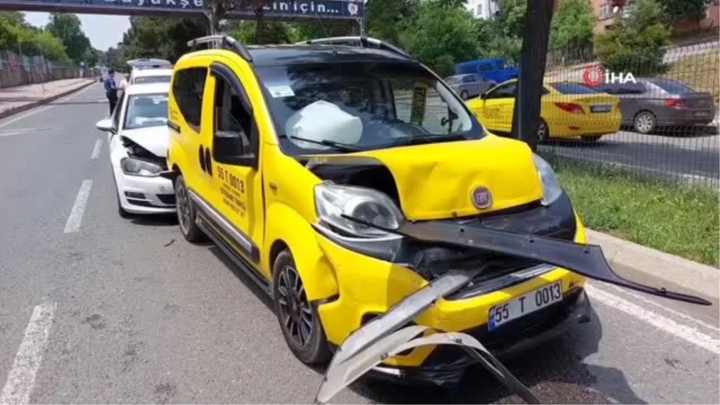Yuvadan düşen karga yavrusu zincirleme kazaya sebep oldu: 1 yaralı