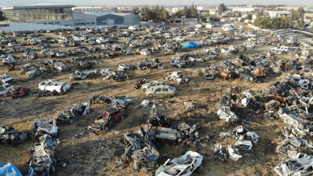 6 Şubat depremlerinde enkazdan çıkarılan otomobillerin akıbeti belli oldu