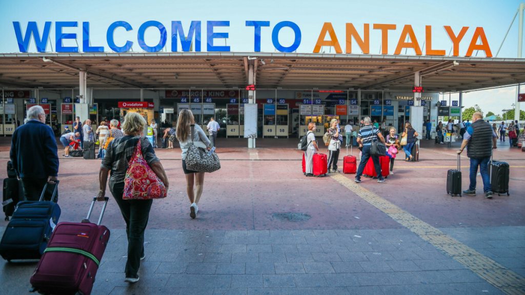 Antalya Havalimanı, Avrupa’nın 7. yoğun havalimanı oldu