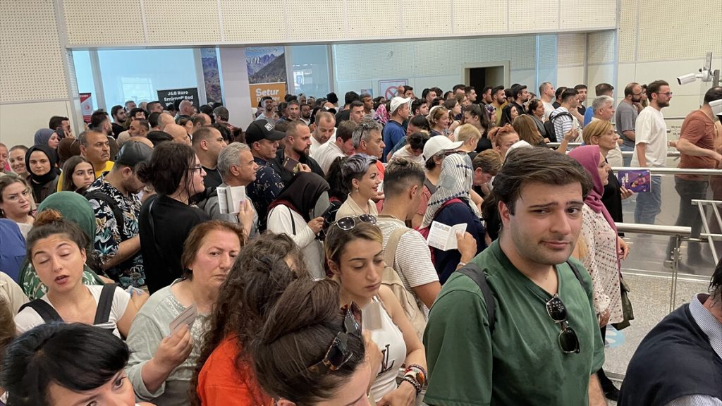 Artvin Valiliği açıkladı! Sarp Sınır Kapısı’ndan 270 bin kişi geçti