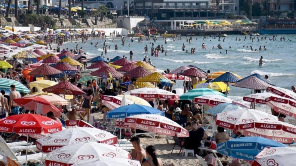 Bayram tatilinde Kuşadası’na 2 milyon turist geldi