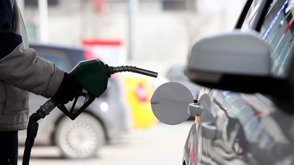 Benzine ve motorine zam geliyor