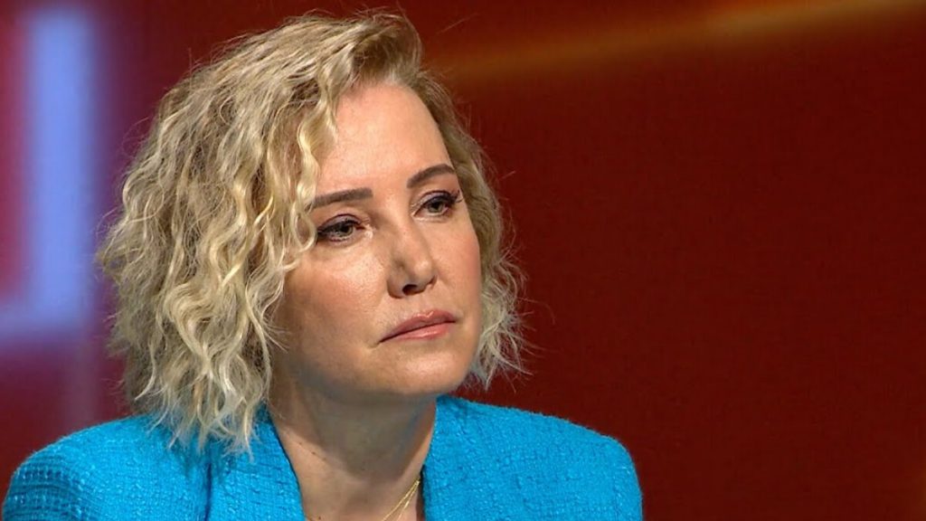 Berna Laçin’den Fransa’ya güzelleme