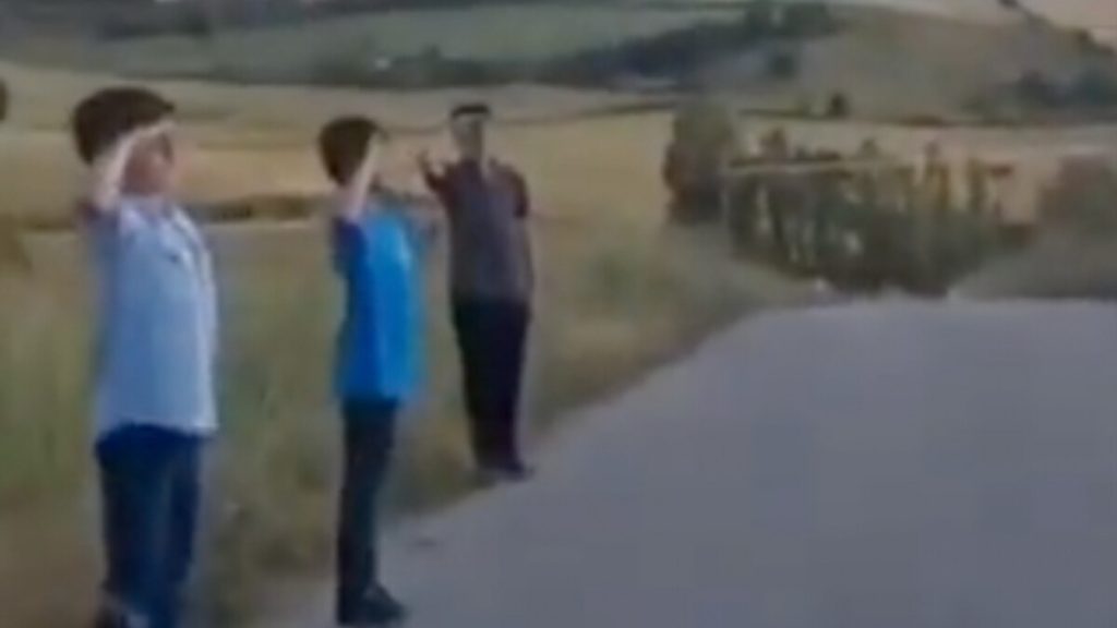 Çorum’da tekmil ile tekbiri karıştıran çocukların gülümseten anları