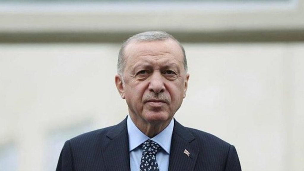 Cumhurbaşkanı Erdoğan cuma namazını Barbaros Hayrettin Paşa Camii’nde kıldı