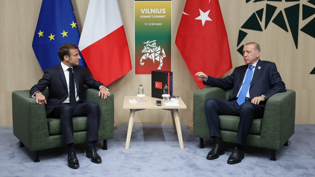 Cumhurbaşkanı Erdoğan mevkidaşı Emmanuel Macron ile bir araya geldi