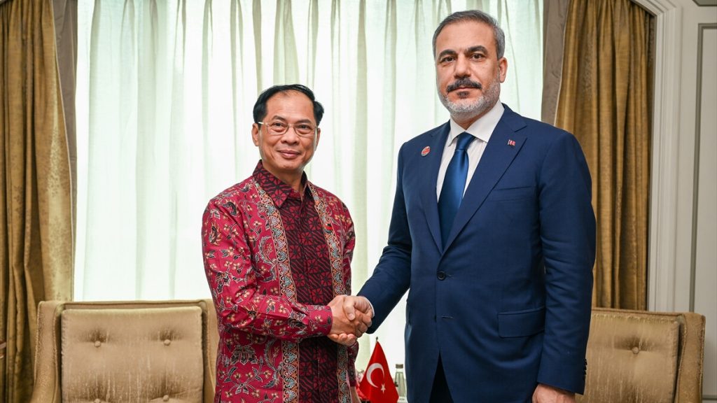 Hakan Fidan, Endonezya’da diplomasi trafiği yürüttü