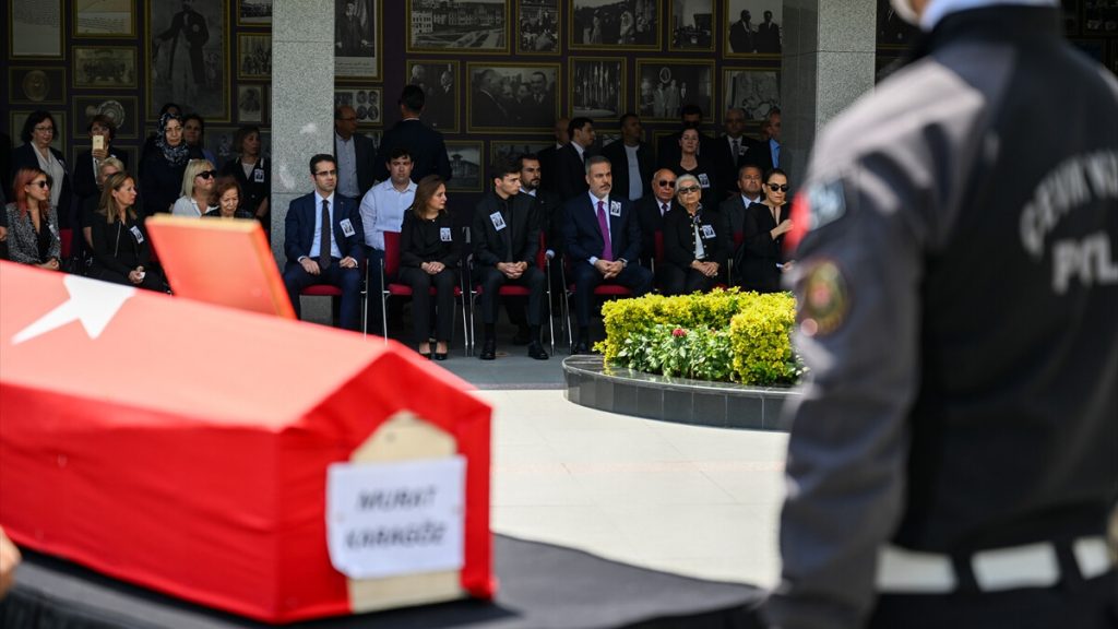 Hakan Fidan Türkiye’nin Lizbon Büyükelçisi Murat Karagöz’ün cenaze törenine katıldı