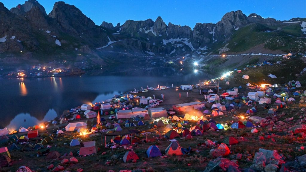 Hakkari’de terörden temizlenen bölgede Cilo Fest’e binlerce kişi katıldı