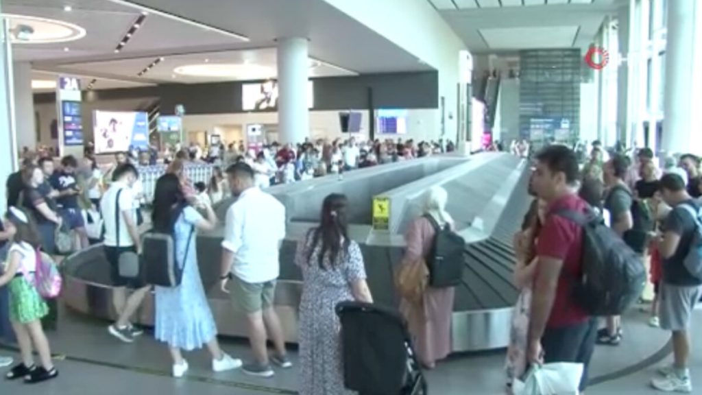 İstanbul Havalimanı’nda dönüş yoğunluğu başladı