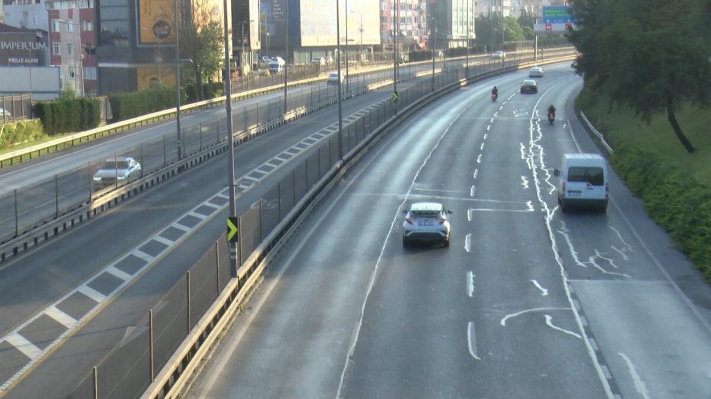İstanbullular pazartesi gününe trafiksiz başladı