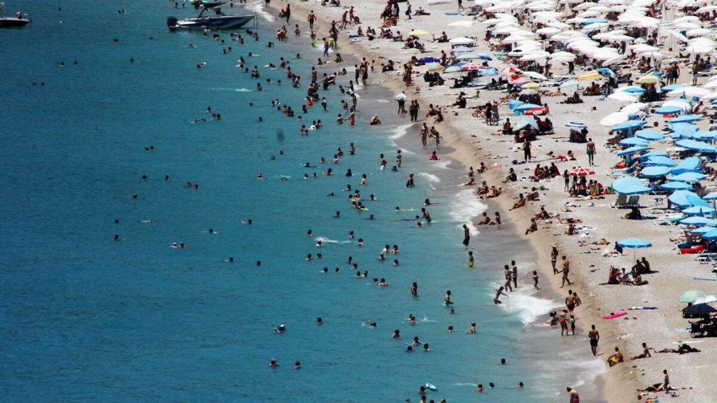 Kurban Bayramı tatilinde Ölüdeniz’de yoğunluk yaşanıyor