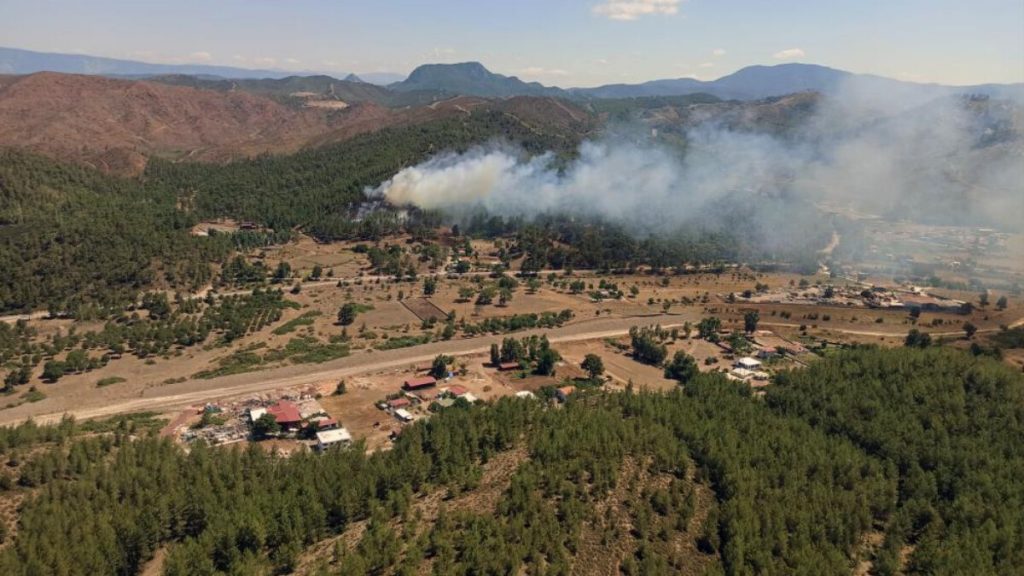 Marmaris’te iki ayrı noktada orman yangını başladı