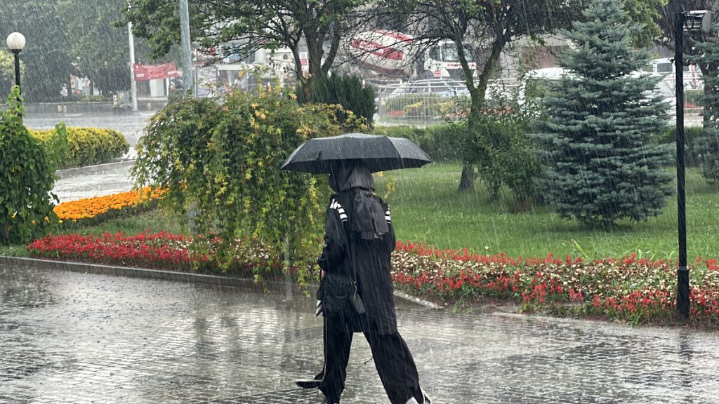Meteoroloji uyarısı ile beklenen yağış Düzce’de başladı