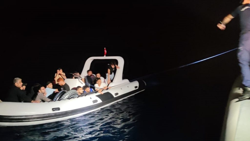 Muğla açıklarında göçmen hareketliliği: 17 düzensiz göçmen yakalandı