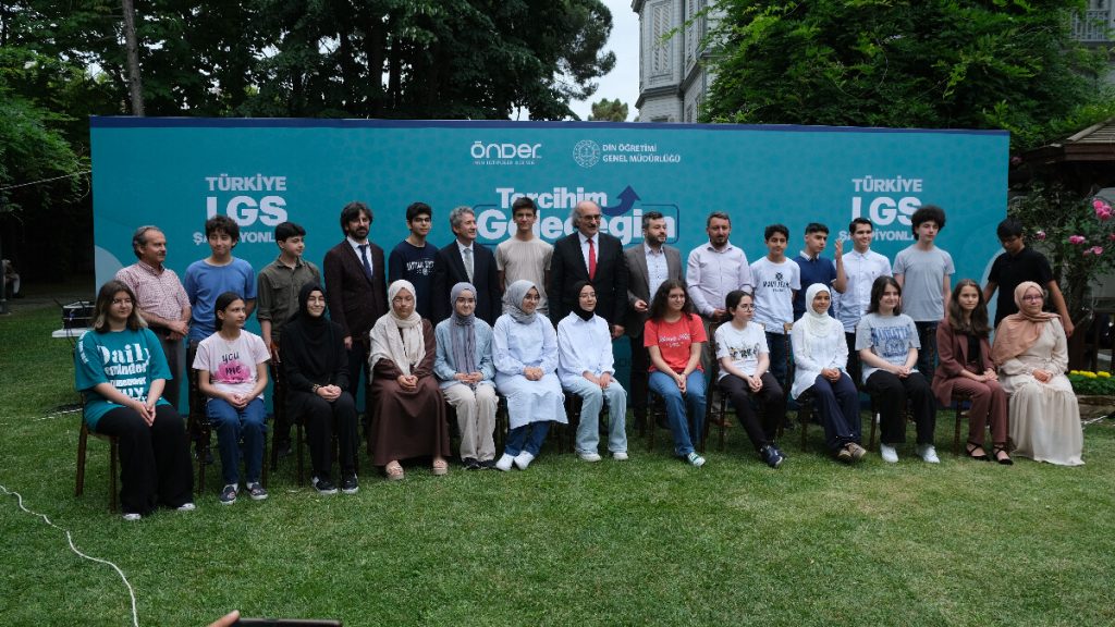 ÖNDER İmam Hatipliler Derneği, LGS şampiyonu öğrencilerini bir araya getirdi