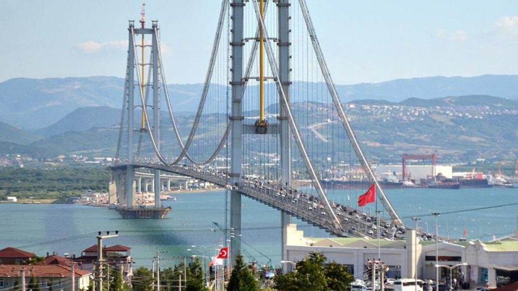 Osmangazi Köprüsü’nden geçen araç sayısı rekor kırdı