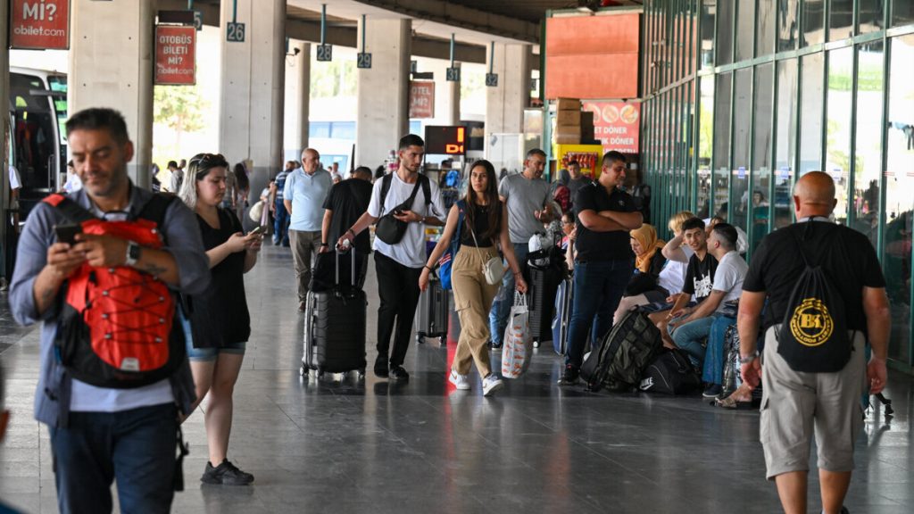Otobüs terminallerinde bayram yoğunluğu başladı