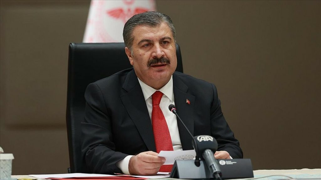 Sağlık Bakanı Koca, ambulans takip eden sürücüleri kaza görüntüsüyle uyardı