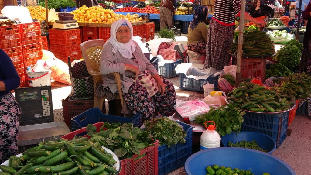 Uşak’ta yaşanan sel felaketi pazar fiyatlarını etkiledi